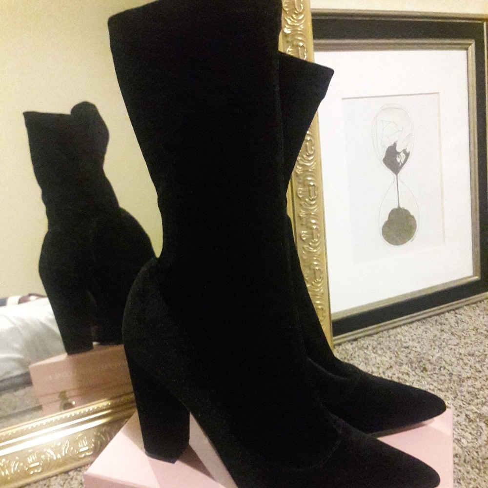 Forever 21 Black Velvet Sock Booties - Sz 9